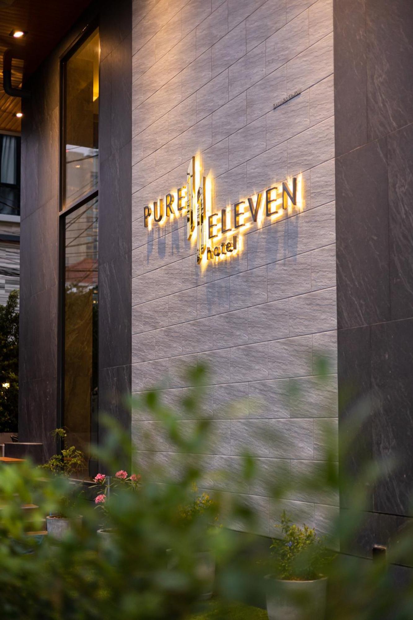 Pure Eleven Hotel Bangkok Makkasan Exterior foto