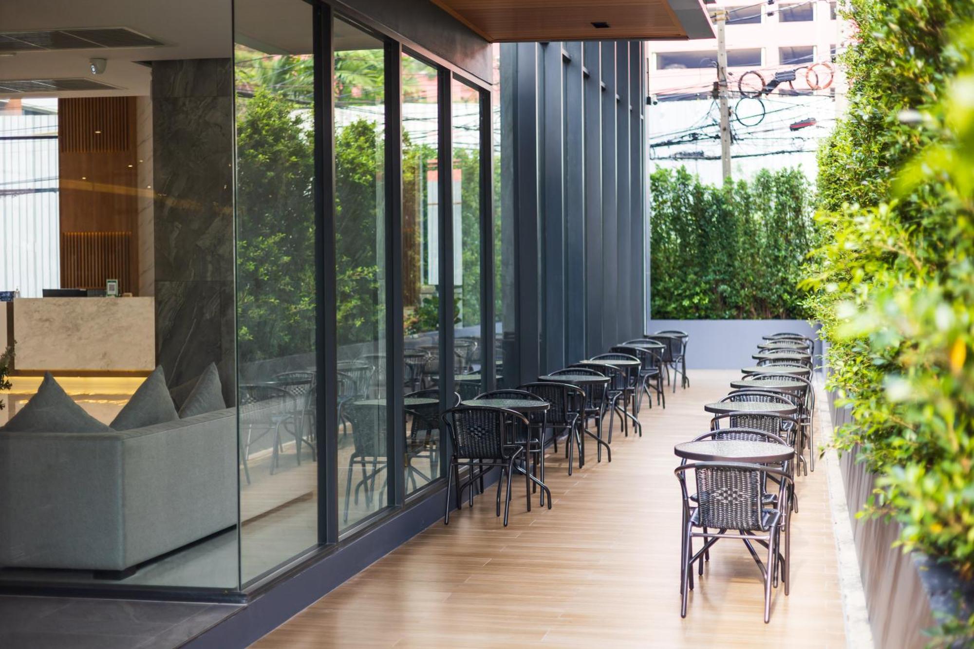 Pure Eleven Hotel Bangkok Makkasan Exterior foto